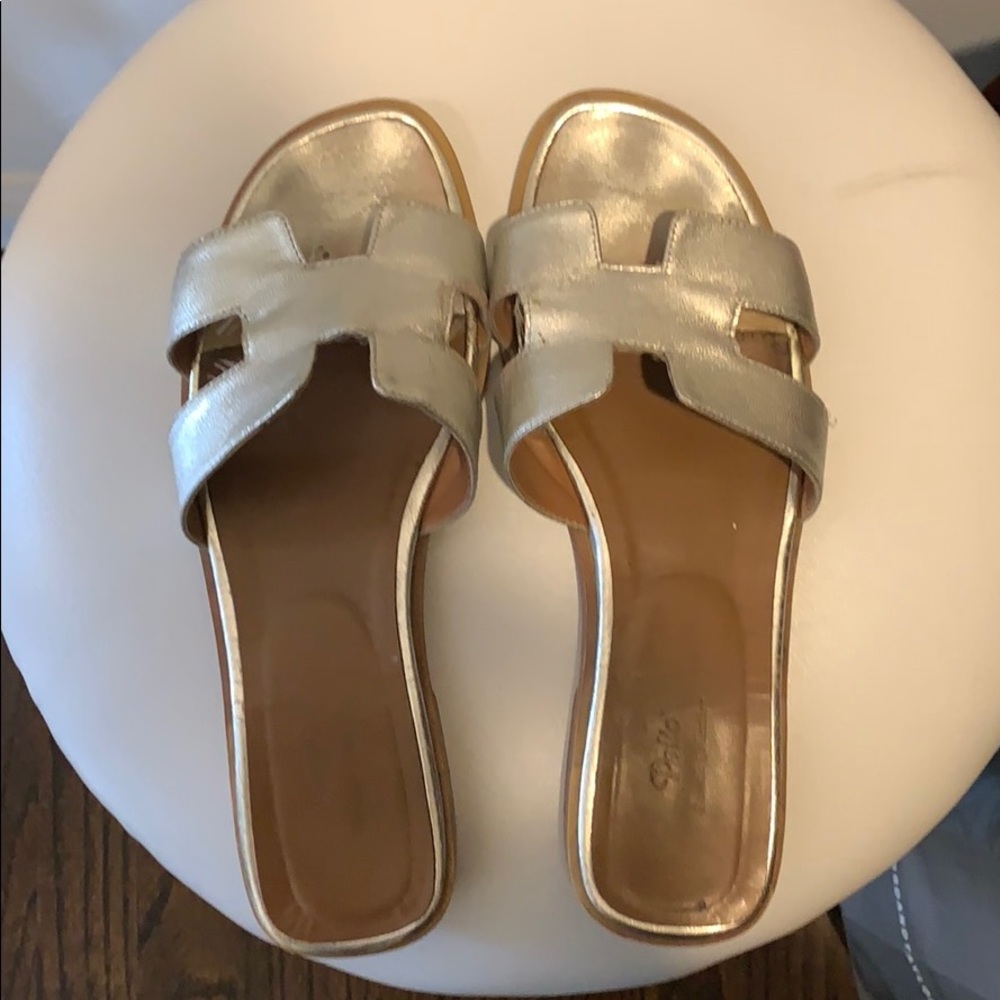 Silver Hermes look slides